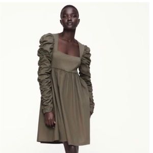 ZARA

COMBINATION RUCHED DRESS

ARMY GREEN
BRAND NEW TAGS ON